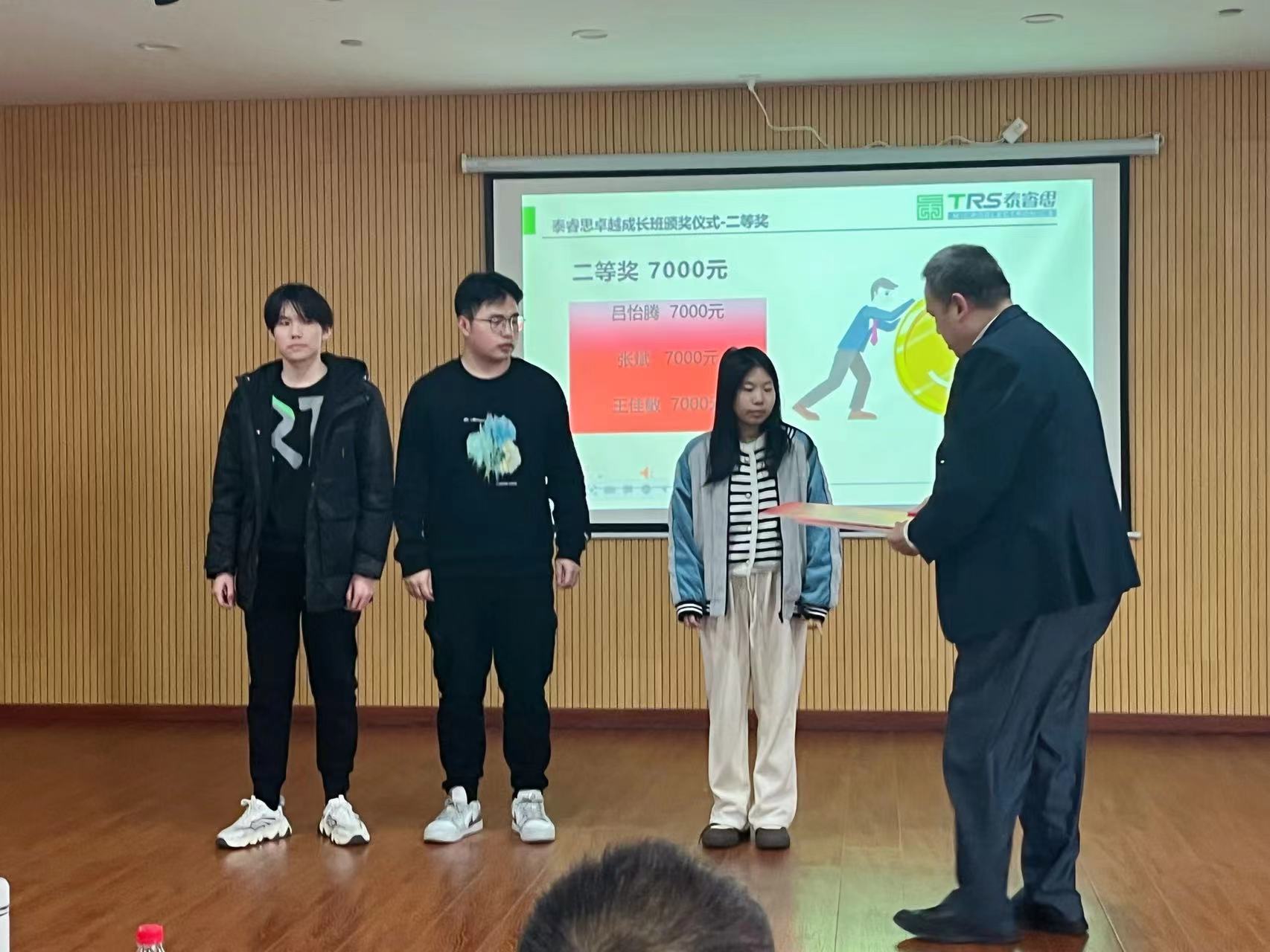 二等獎頒獎.jpg